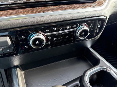 Used 2025 GMC Sierra 1500 Elevation image 24