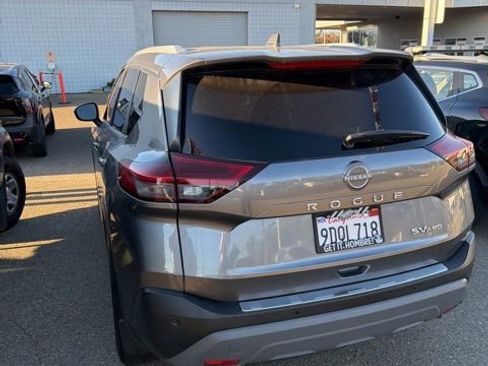 Used 2023 Nissan Rogue SV w/ SV Premium Package image 4
