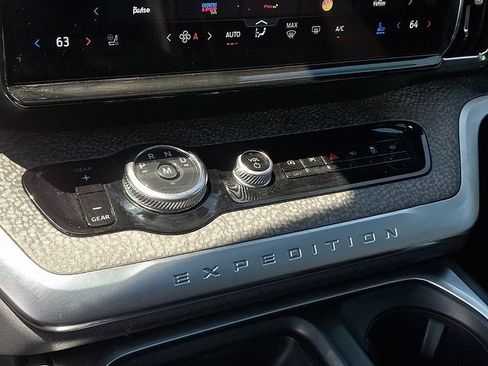 Used 2025 Ford Expedition Tremor AWD/4WD image 13