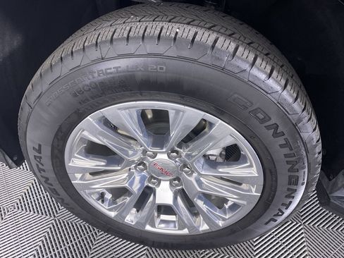 Certified 2025 GMC Yukon Denali image 16