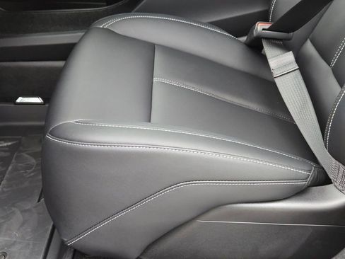 New 2026 Cadillac Optiq Luxury 1 image 27