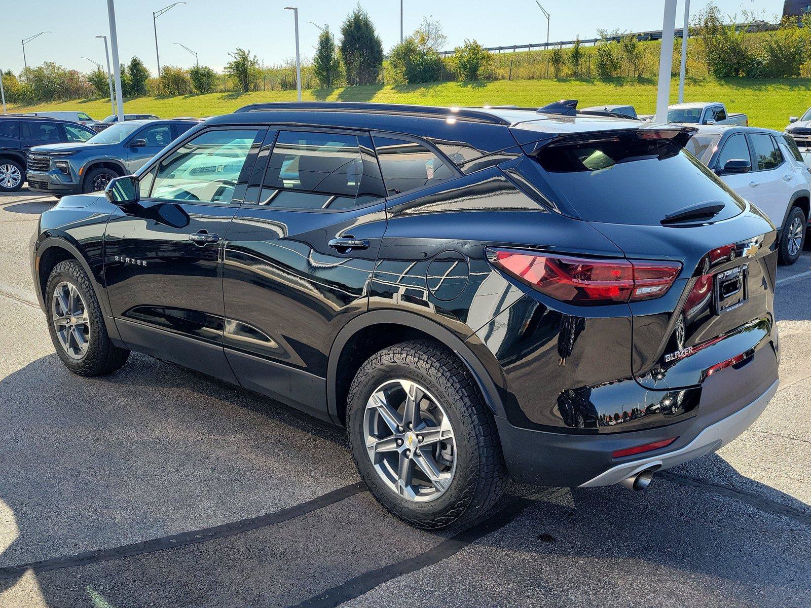 Used 2023 Chevrolet Blazer LT w/ Convenience Package FWD image 3