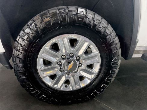 Used 2022 Chevrolet Silverado 2500 High Country w/ Z71 Off-Road Package AWD/4WD image 12