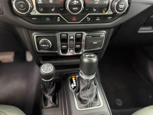 Used 2024 Jeep Wrangler High Altitude AWD/4WD image 32