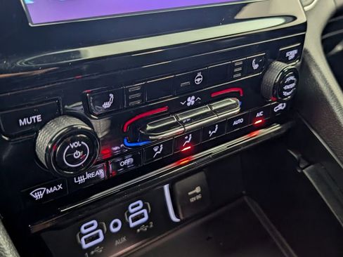 Used 2023 Jeep Grand Cherokee L Laredo image 20