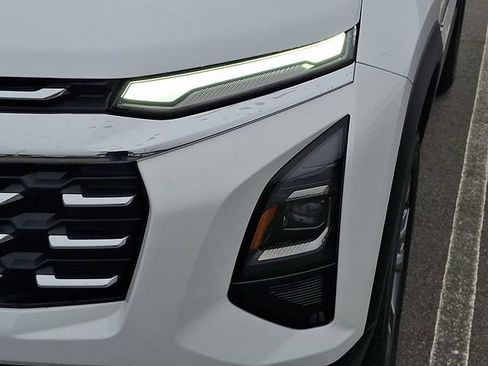 Used 2026 Chevrolet Equinox LT FWD image 9