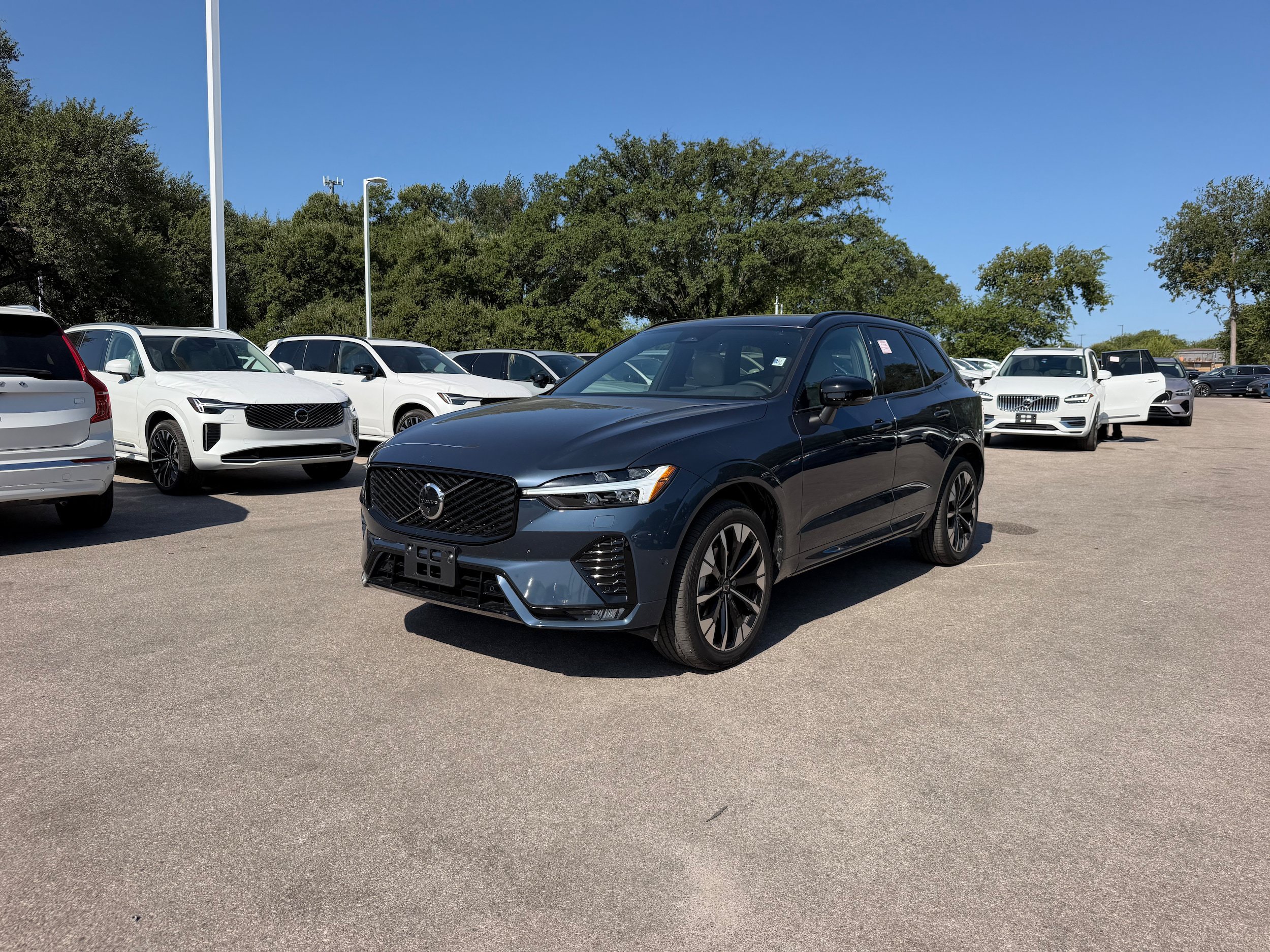 Certified 2026 Volvo XC60 B5 Plus AWD/4WD image 2