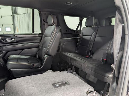 Used 2022 GMC Yukon XL SLT w/ SLT Luxury Package image 19