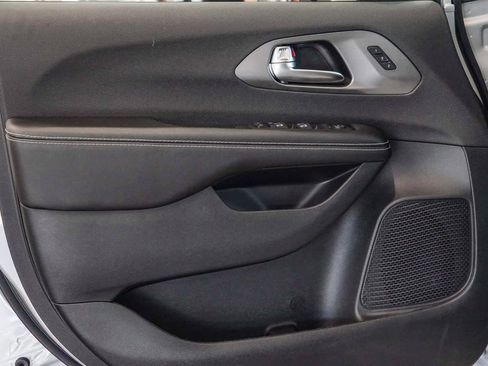 New 2026 Chrysler Pacifica Select image 19