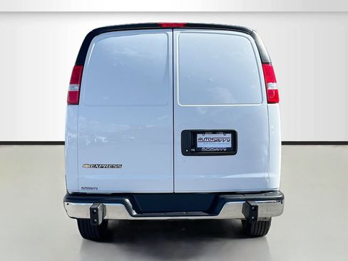 Used 2024 Chevrolet Express 2500 w/ Driver Convenience Package RWD image 6