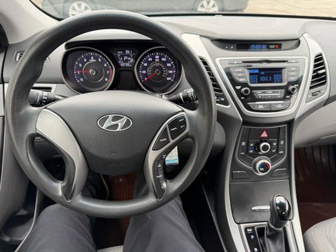 Used 2014 Hyundai Elantra SE image 21