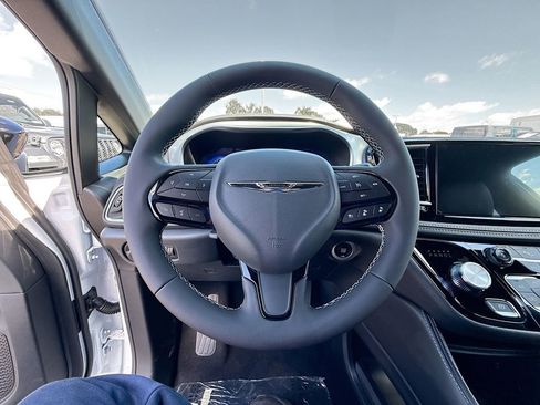 New 2026 Chrysler Pacifica Limited w/ S Appearance Package image 11