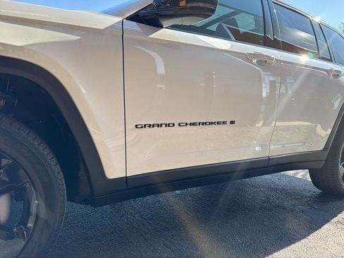 New 2026 Jeep Grand Cherokee Limited w/ Limited Altitude Package AWD/4WD image 6
