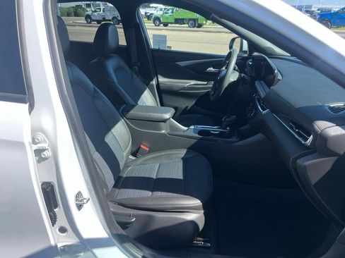 Used 2025 Buick Envista Preferred FWD image 25