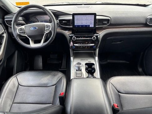 Used 2024 Ford Explorer Limited w/ Equipment Group 301A AWD/4WD image 16