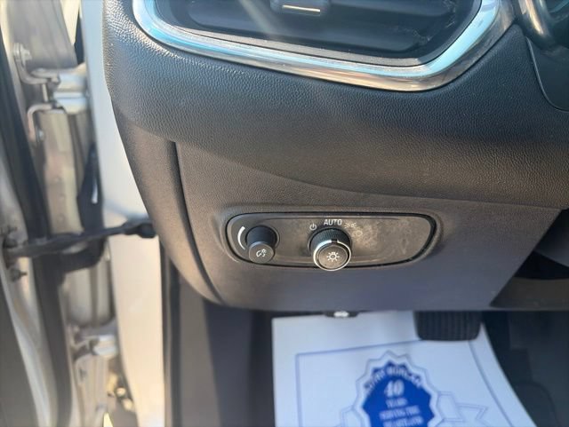 Used 2020 Chevrolet Equinox LS w/ LS Convenience Package FWD image 18