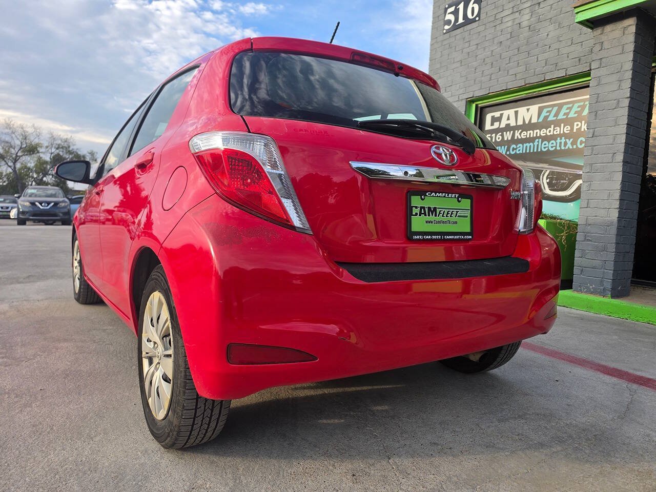 Used 2013 Toyota Yaris L FWD image 9