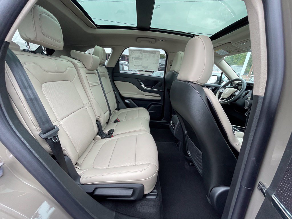 New 2025 Lincoln Corsair Reserve FWD image 24