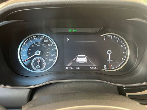 Used 2025 Genesis G70 2.5T image 41