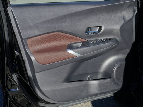 Used 2024 Nissan Kicks SR image 28