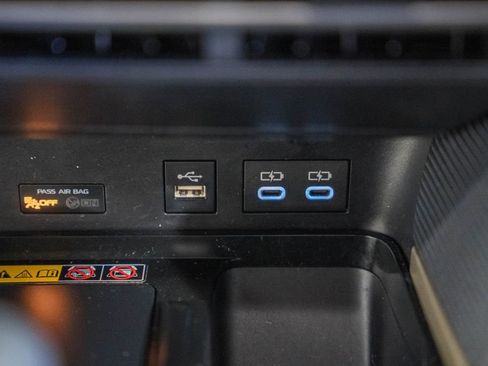 Used 2025 Toyota Camry SE image 21