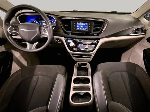 Used 2017 Chrysler Pacifica LX FWD image 14