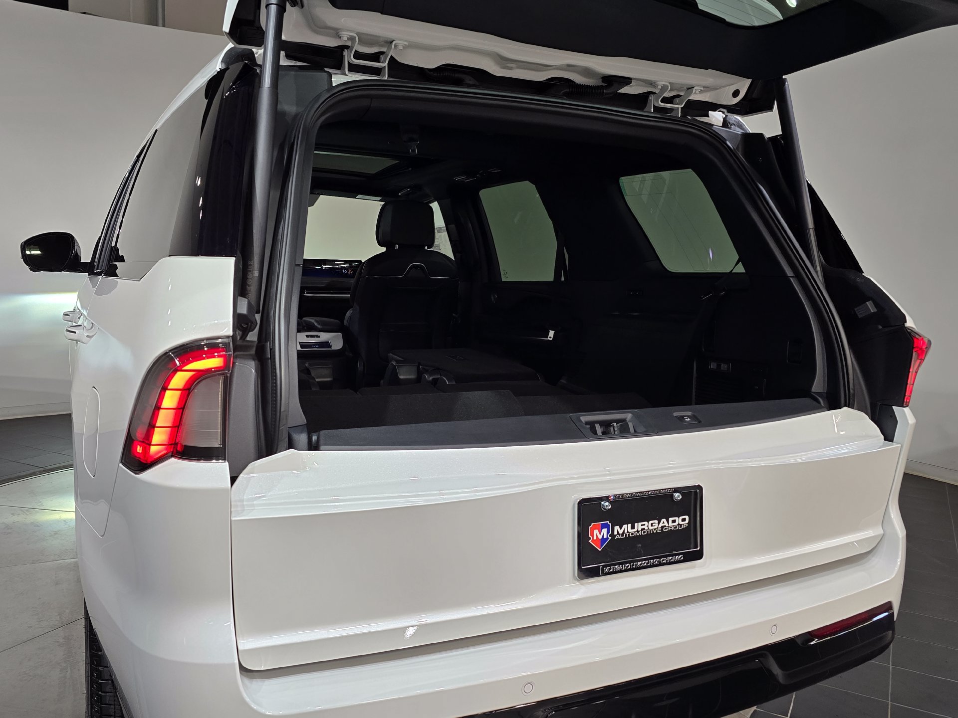 New 2025 Lincoln Navigator Reserve w/ Jet Appearance Package AWD/4WD image 48