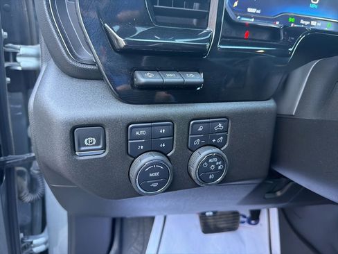 Used 2025 Chevrolet Silverado 2500 ZR2 w/ Technology Package AWD/4WD image 18