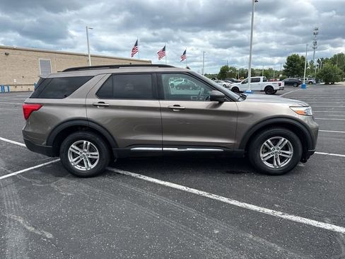 Used 2021 Ford Explorer XLT image 8