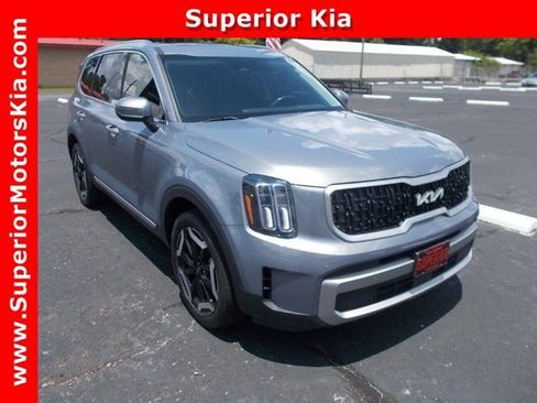 Used 2023 Kia Telluride EX w/ EX Captain's Chair Package image 1