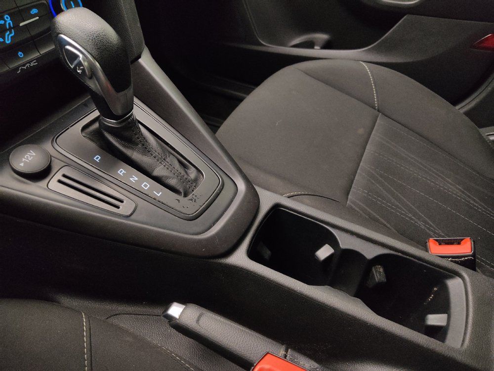 Used 2018 Ford Focus SE w/ SE Appearance Package FWD image 26