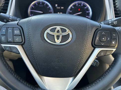 Used 2018 Toyota Highlander Limited image 22