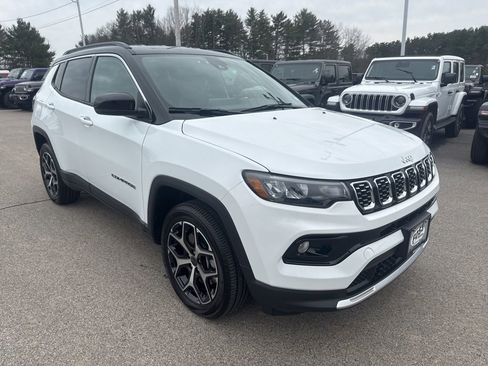 Used 2025 Jeep Compass Limited image 7