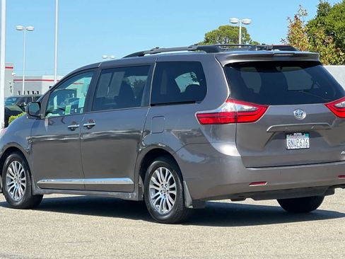 Used 2020 Toyota Sienna XLE Premium image 7