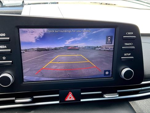 Used 2023 Hyundai Elantra SE FWD image 22