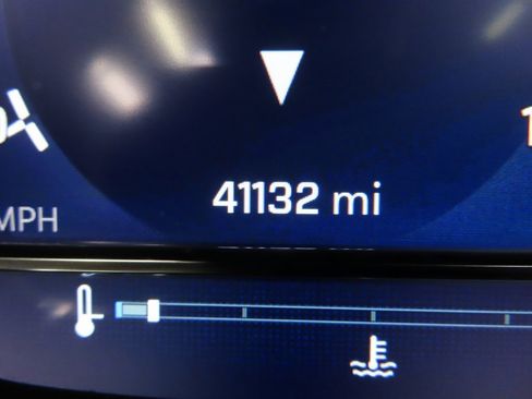 Used 2024 Chevrolet Suburban High Country image 13