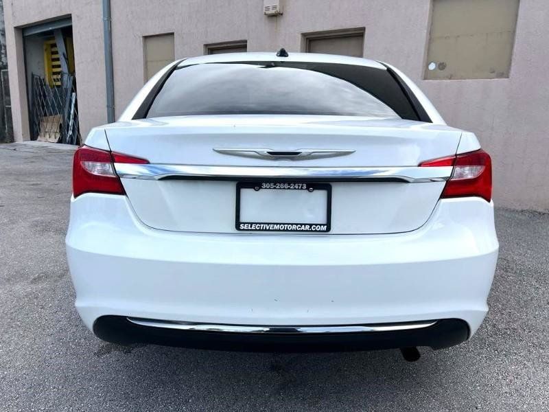 Used 2011 Chrysler 200 Touring FWD image 7