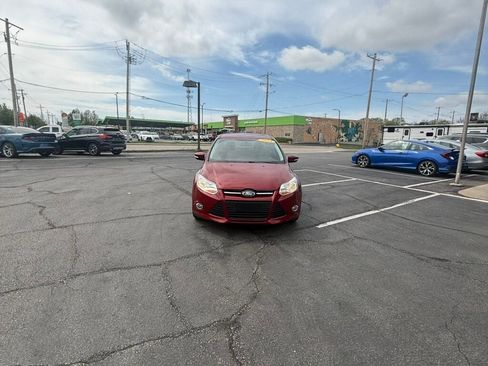 Used 2014 Ford Focus SE w/ Equipment Group 201A image 4