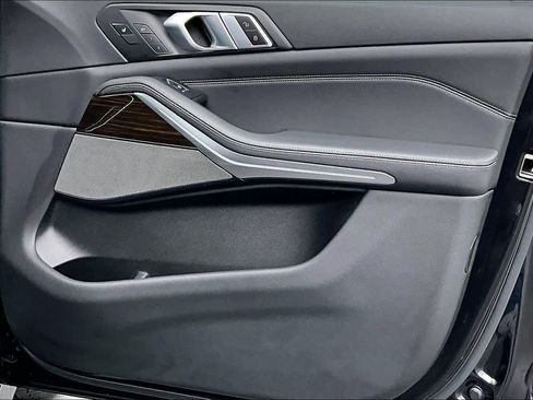 Used 2019 BMW X5 xDrive50i w/ M Sport Package image 26