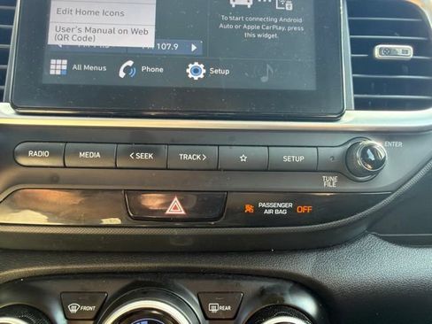 Used 2021 Hyundai Venue SEL FWD image 24
