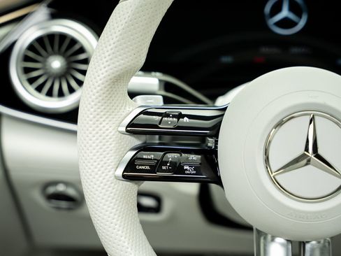 Used 2022 Mercedes-Benz EQS 580 4MATIC Sedan image 45