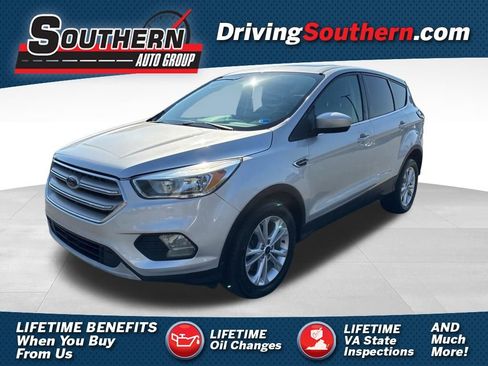 Used 2017 Ford Escape SE FWD image 1