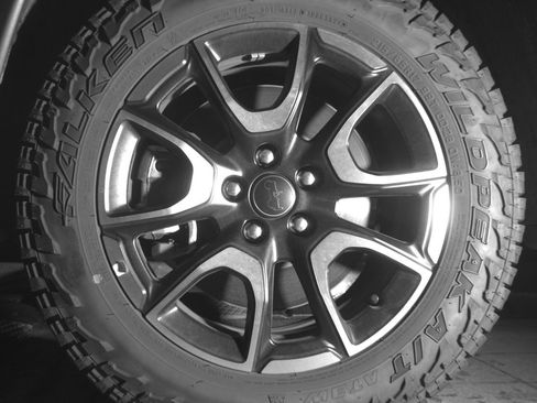 Used 2025 Jeep Compass Trailhawk AWD/4WD image 12