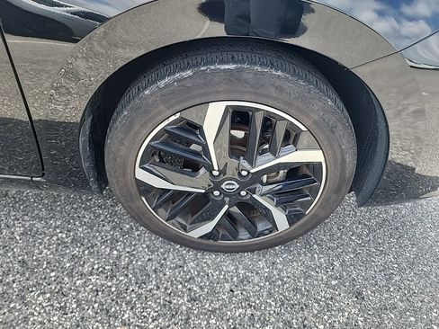 Used 2024 Nissan Versa SR image 4