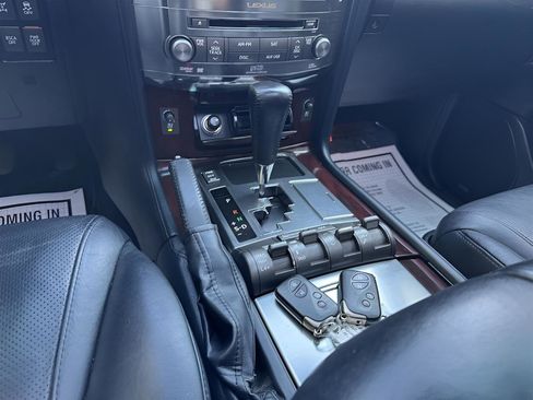 Used 2011 Lexus LX 570 4WD w/ Luxury Pkg image 24