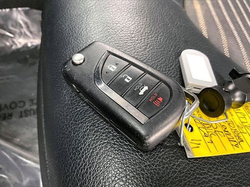 Used 2021 Toyota Camry SE image 11