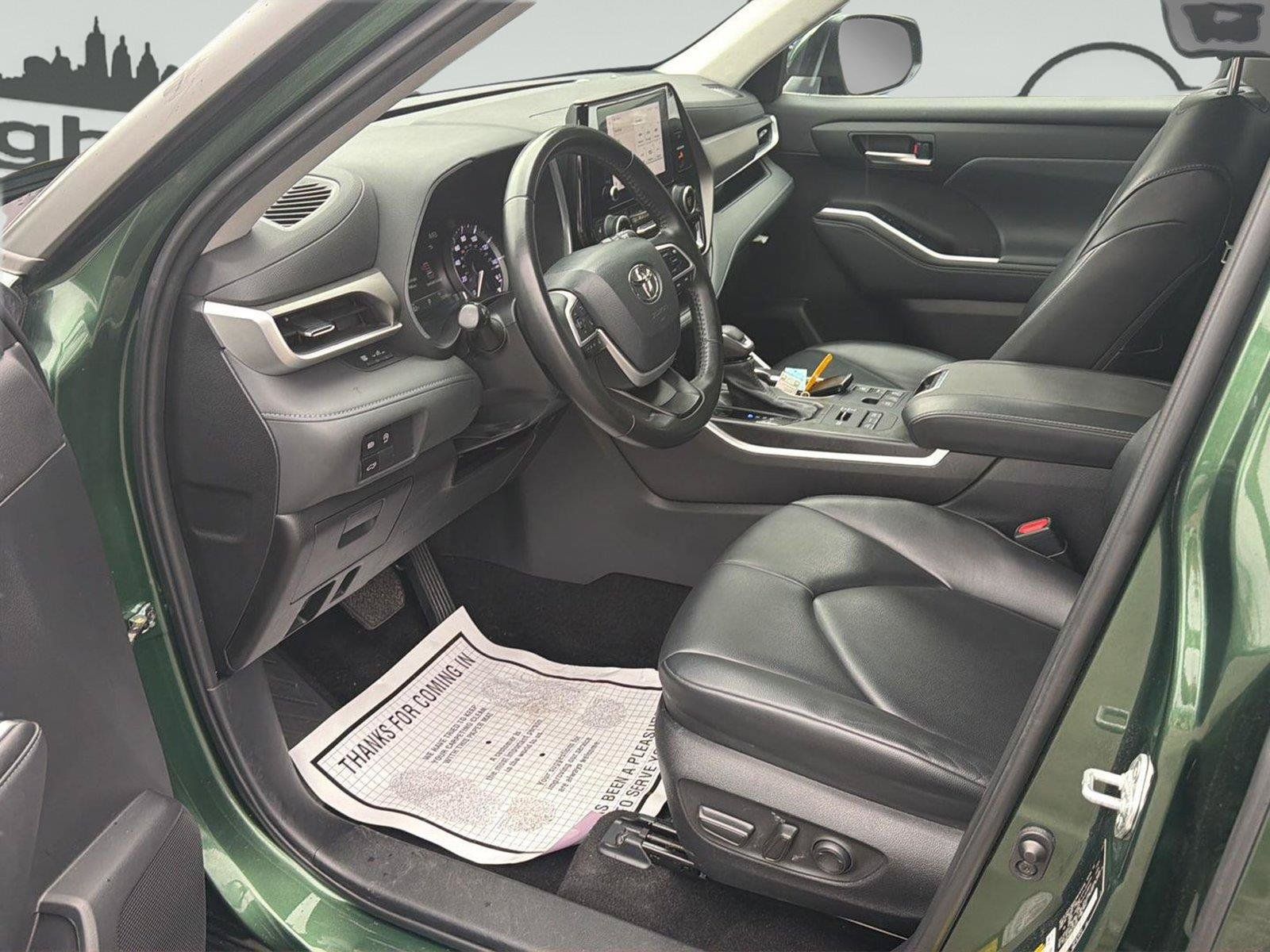 Used 2023 Toyota Highlander XLE AWD/4WD image 10