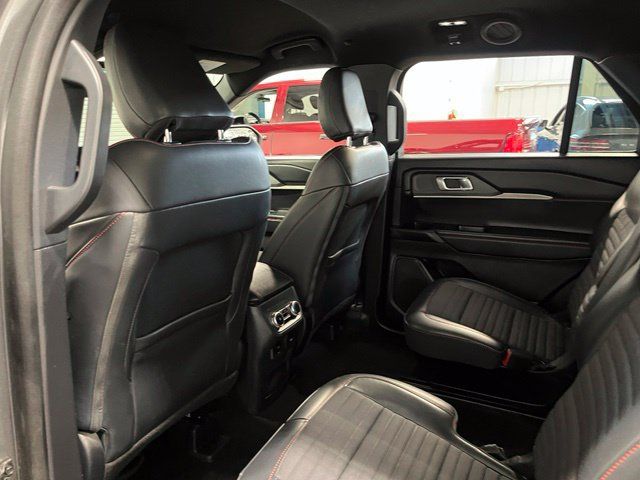 Used 2025 Ford Explorer ST-Line AWD/4WD image 18