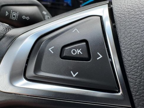 Used 2019 Ford Edge Titanium FWD image 16
