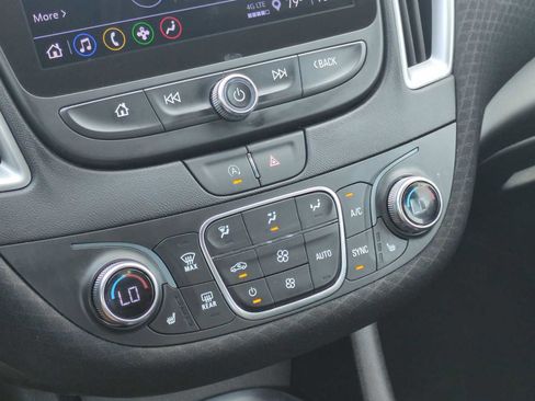 Used 2025 Chevrolet Malibu LT FWD image 17